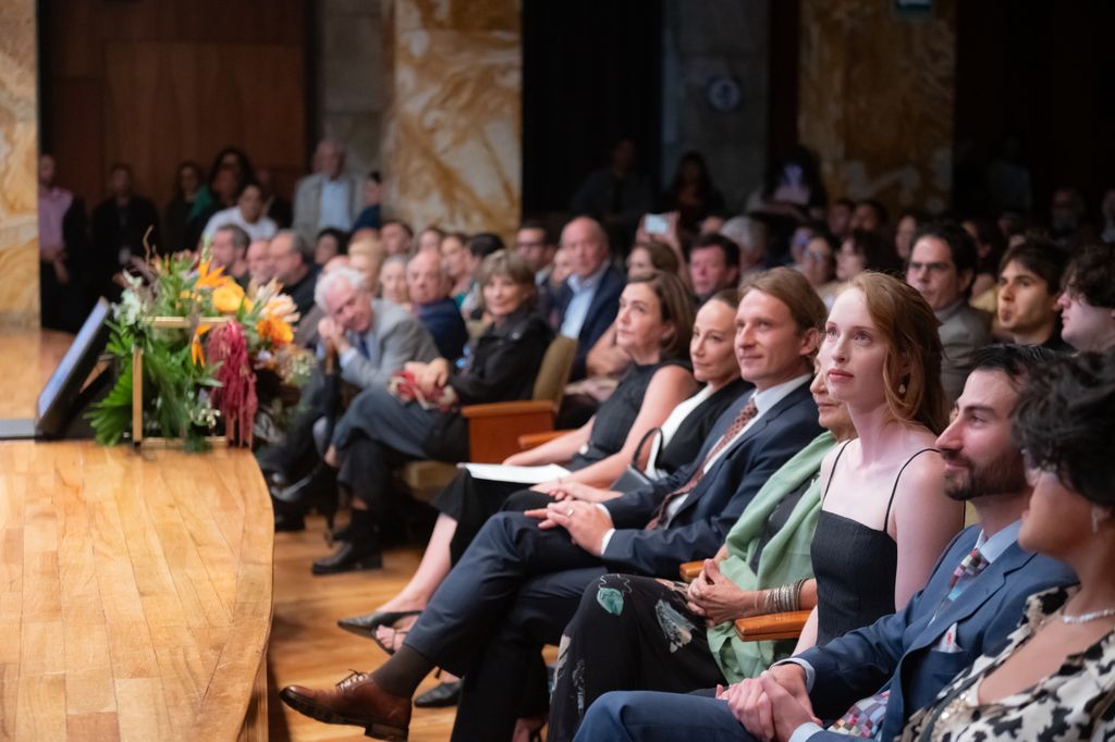 La sala Manuel M. Ponce dentro del Palacio de Bellas Artes en Ciudad de México registró un lleno total durante el homenaje al maestro Pedro Friedeberg 