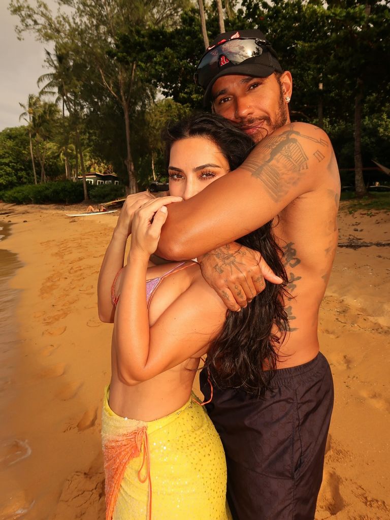 Kim Kardashian y Lewis Hamilton en sus vacaciones en Hawái.