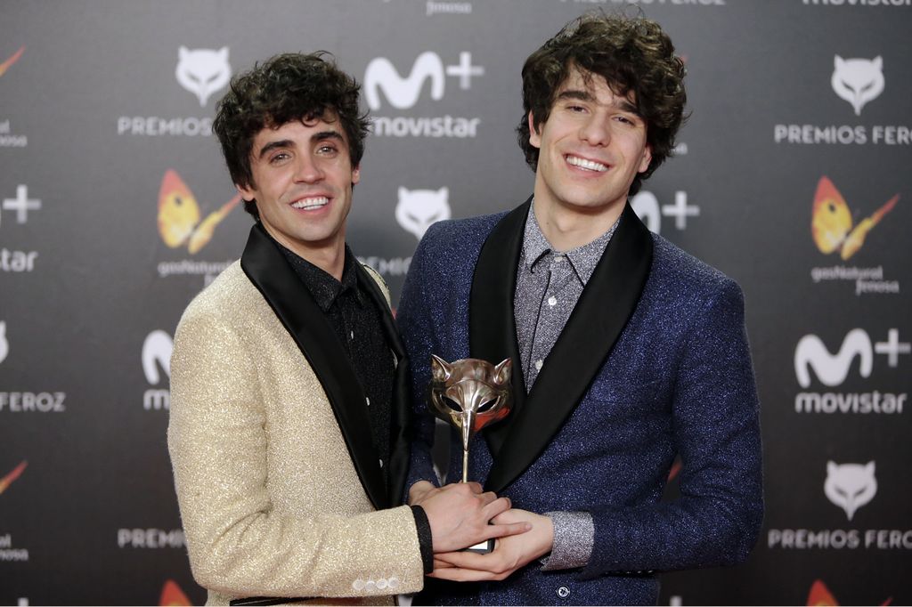 Javier Calvo y Javier Ambrossi, ganadores del premio a Mejor Película de Comedia por La llamada, en la quinta edición de los Premios Feroz, celebrada en Madrid en 2018.