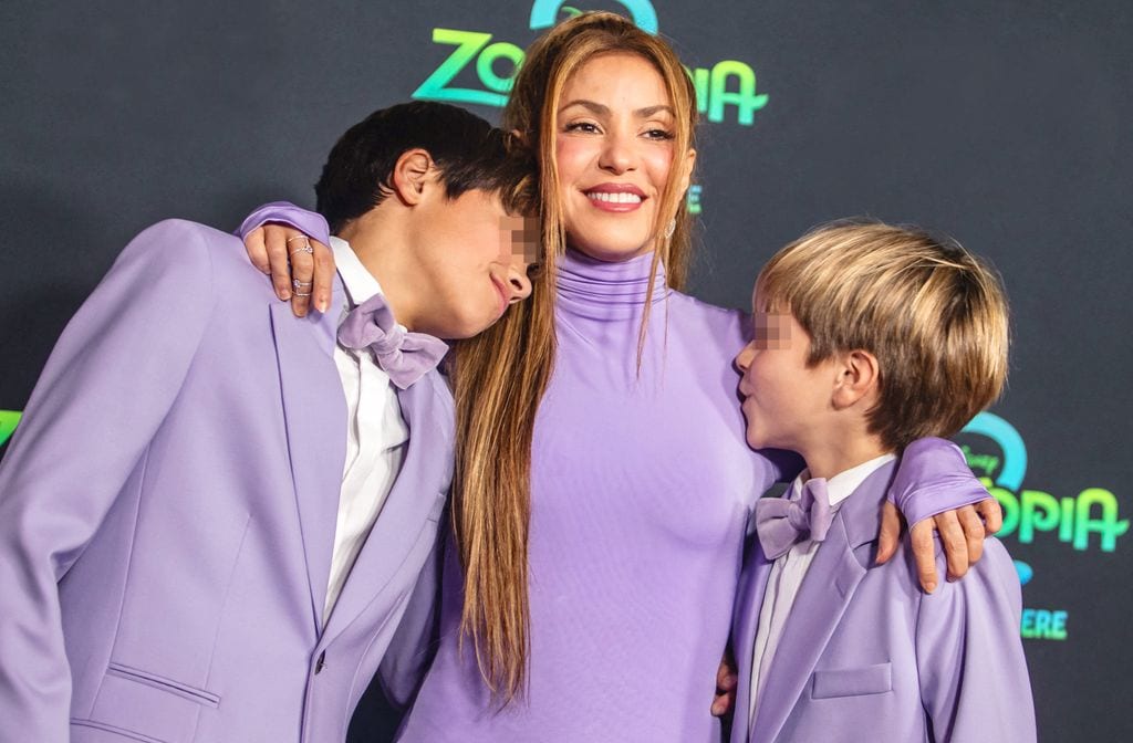 Shakira con sus hijos Milan y Sasha en el estreno de Zootopia 2 en Los Angeles