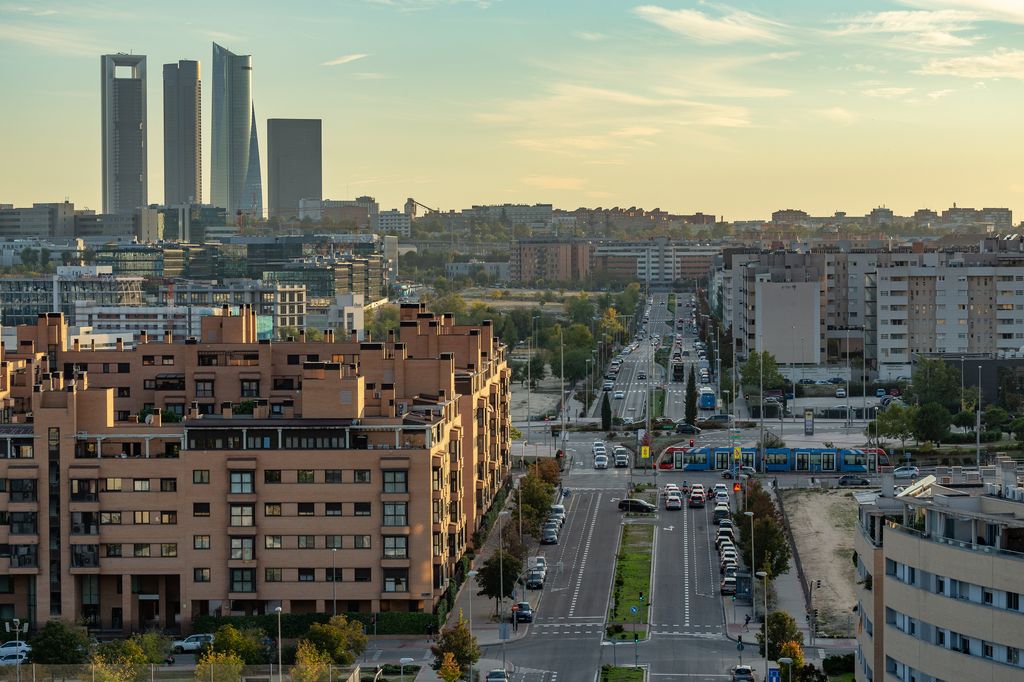 En ciudades como Madrid, Barcelona o Palma, el ahorro necesario para comprar vivienda puede superar fácilmente los 100.000 euros