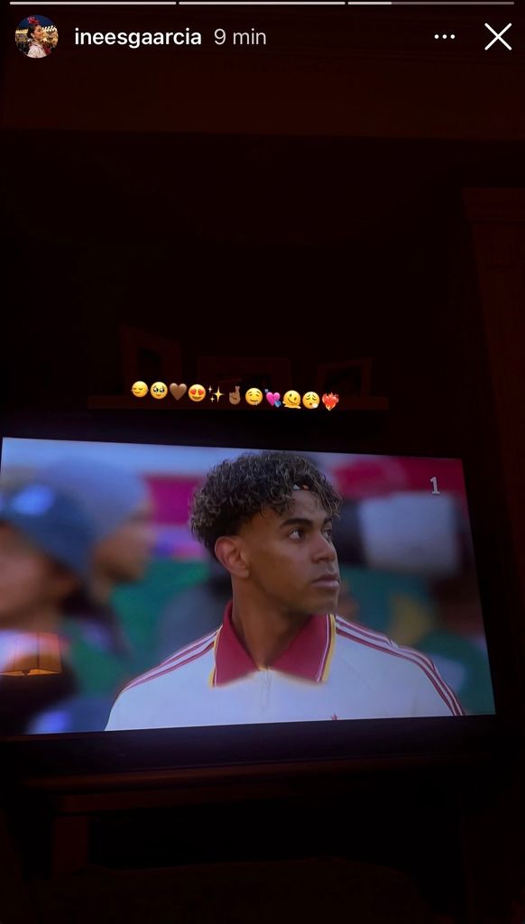 Inés García, pendiente de su novio en el partido en contra de Uruguay. 