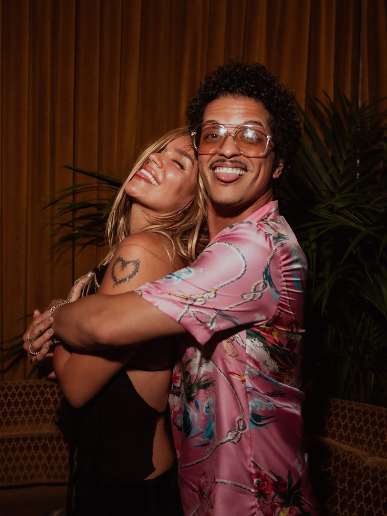 Bruno Mars se pone celoso al ver el baile de Karol G con Drake 'Tengo que recuperarla'