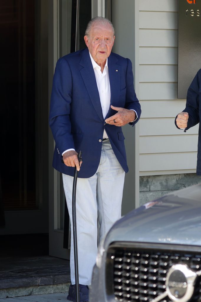EL rey Juan Carlos disfruta de Sanxenxo a pocas horas de su cita judicial con Revilla