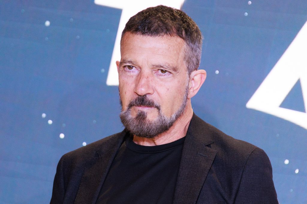 Antonio Banderas asiste a los Talía Awards en Madrid el 8 de abril de 2024.