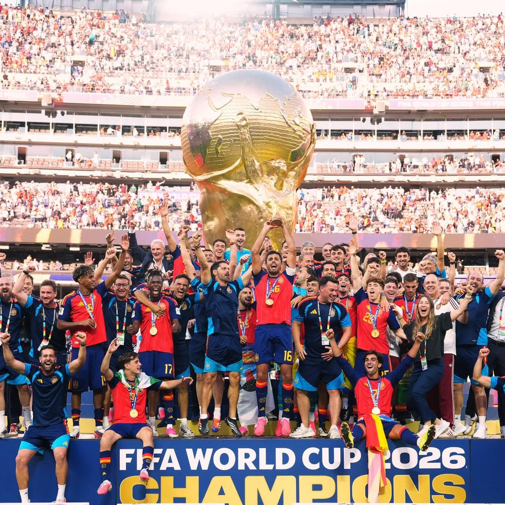 Selección española de fútbol celebrando su victoria.