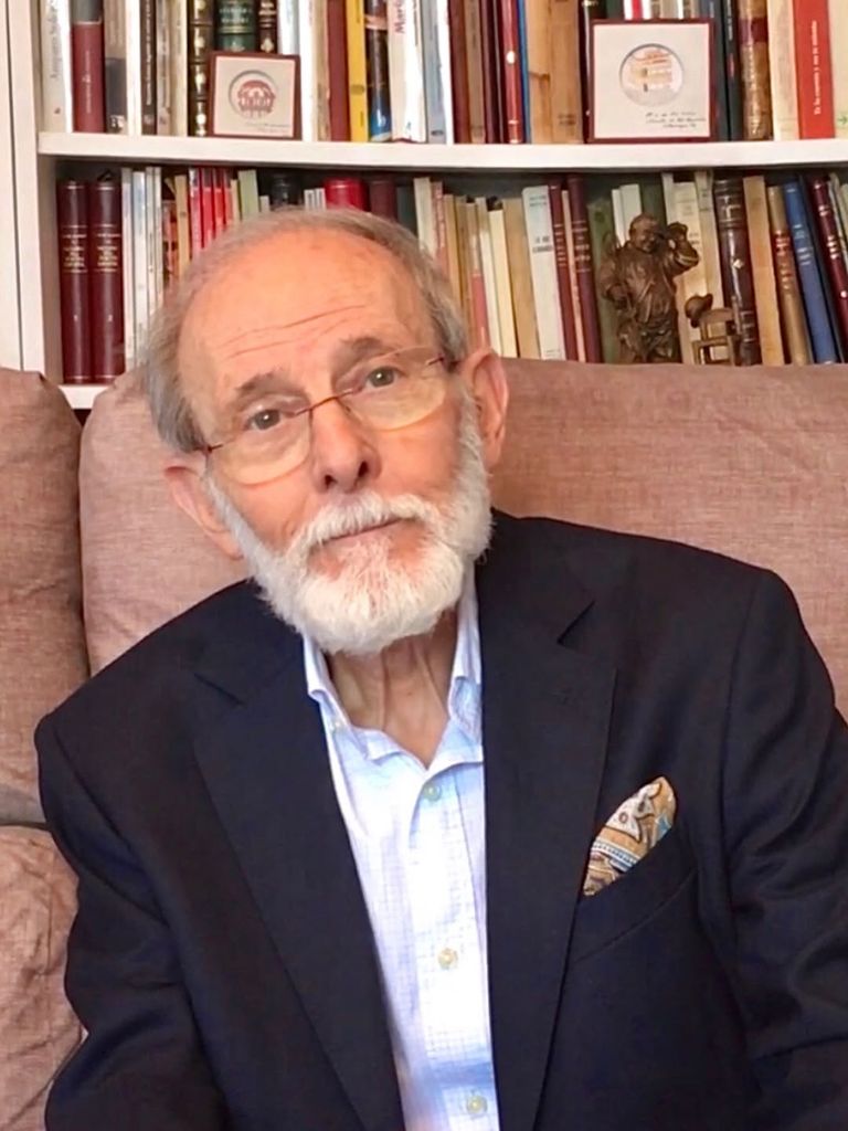 Emilio Gutiérrez Caba, posando en sus redes sociales
