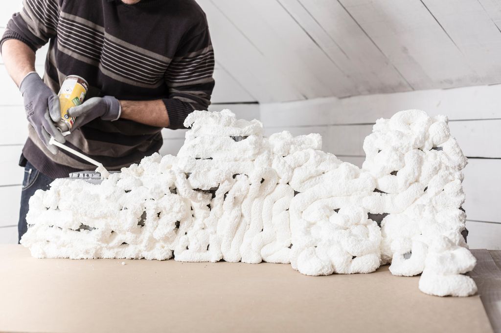 Hacer las montañas con espuma de poliuretano