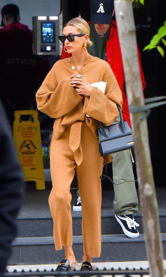 hailey baldwin se suma a la tendencia del rust