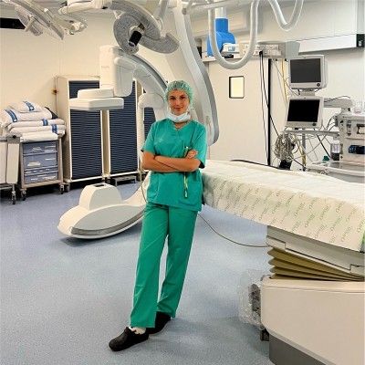Candela Otero acaba de culminar más de una década de formación médica al convertirse en especialista en Angiología y Cirugía Vascular