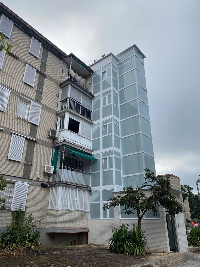 Instalación de un ascensor en el exterior
