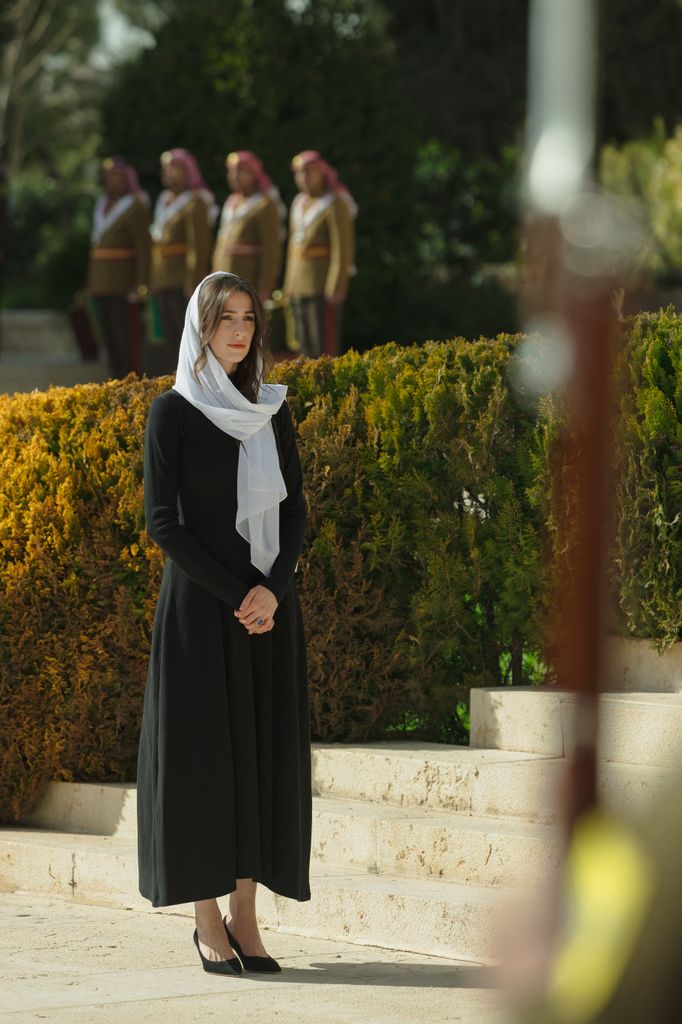 Rajwa de Jordania, vestida completamente de luto