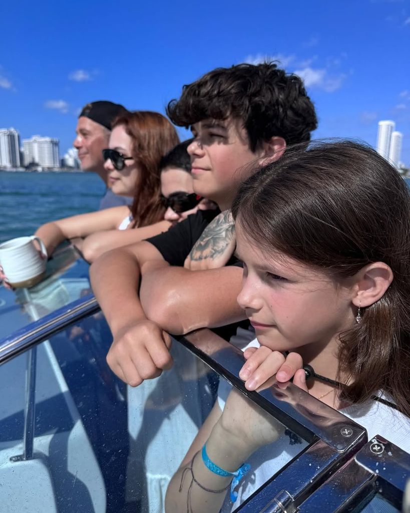 Alejandro Sanz con sus cuatro hijos: Manuela, Dylan, Alexander y Alma.