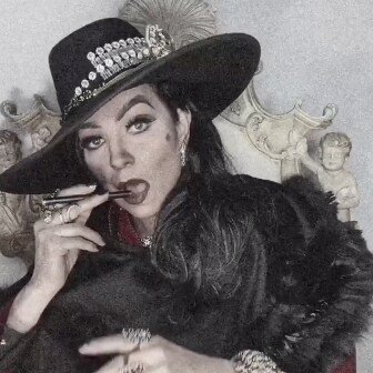 Thalía imitando a María Félix