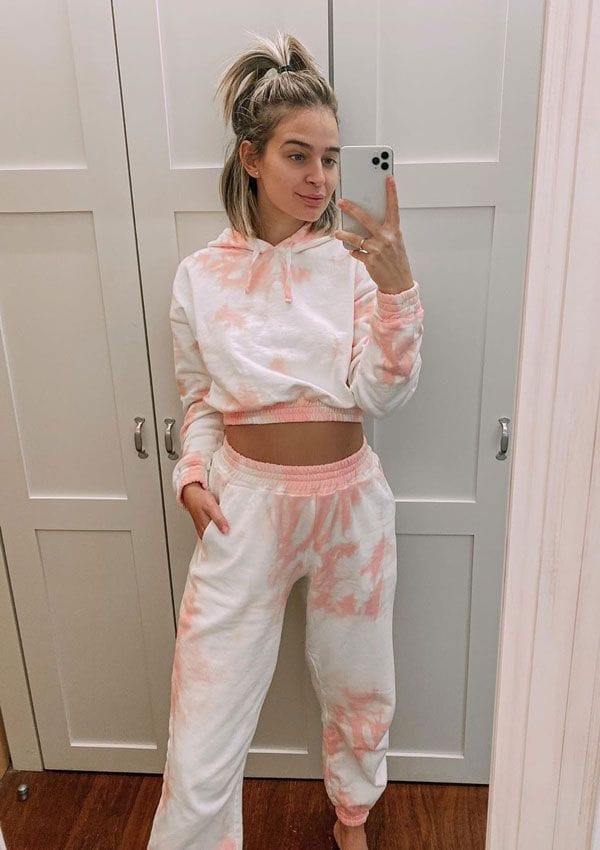 Laura Escanes en chándal sin maquillaje