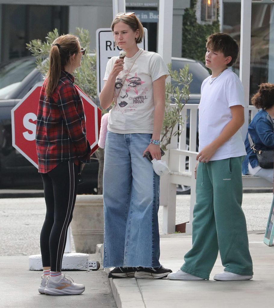 Jennifer Garner, Samuel y Violet Affleck en Los Ángeles