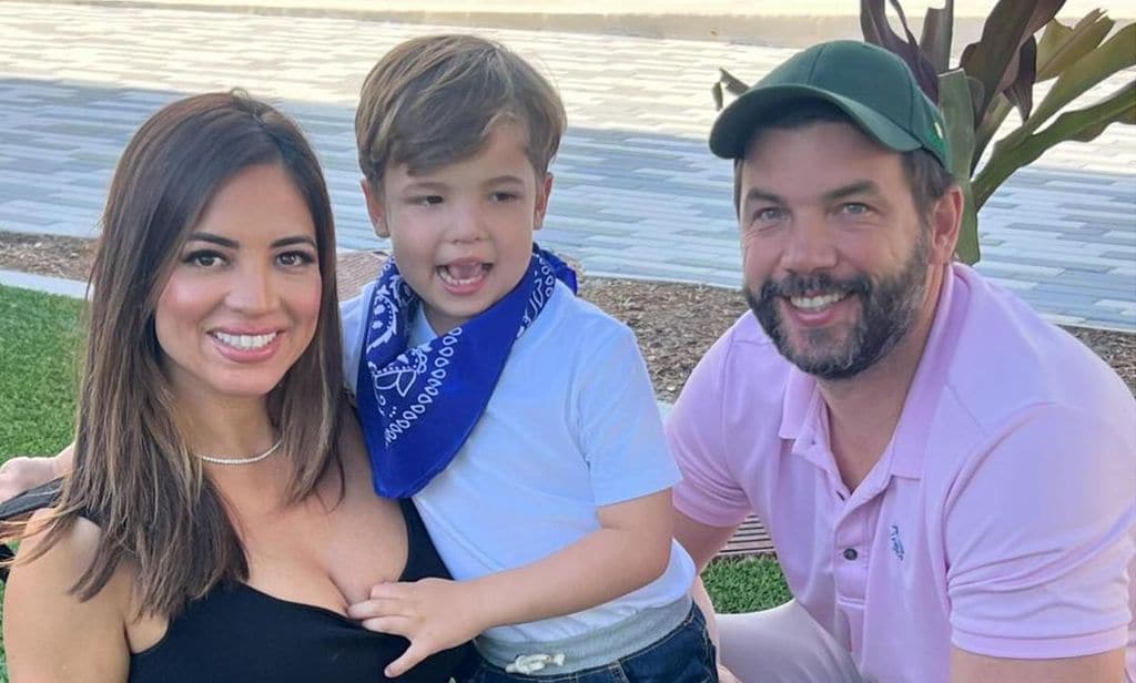 pamela silva con su hijo ford liam y jordan siberry