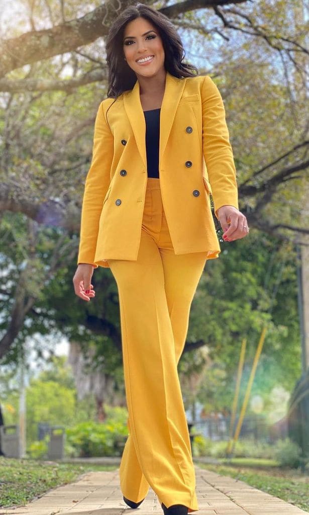 piensa en un look vibrante para la oficina