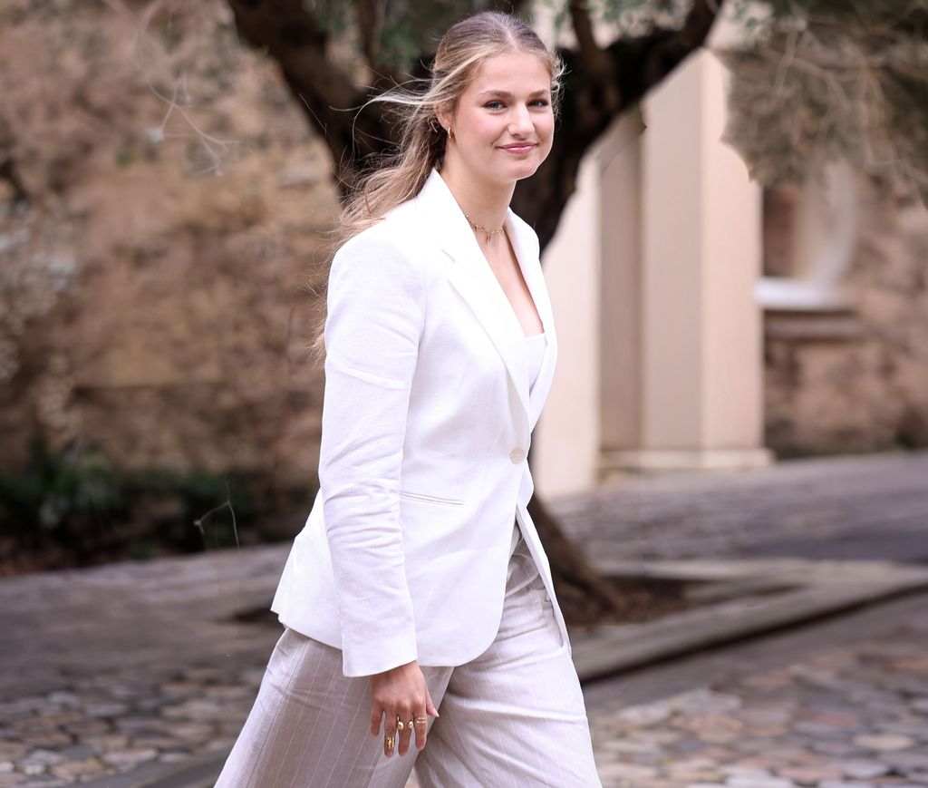 La princesa Leonor en Girona con traje blanco