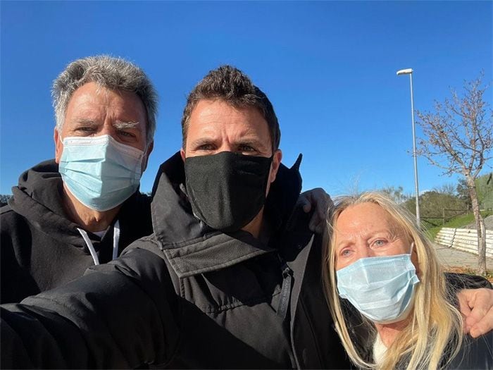 Dani Martín con sus padres
