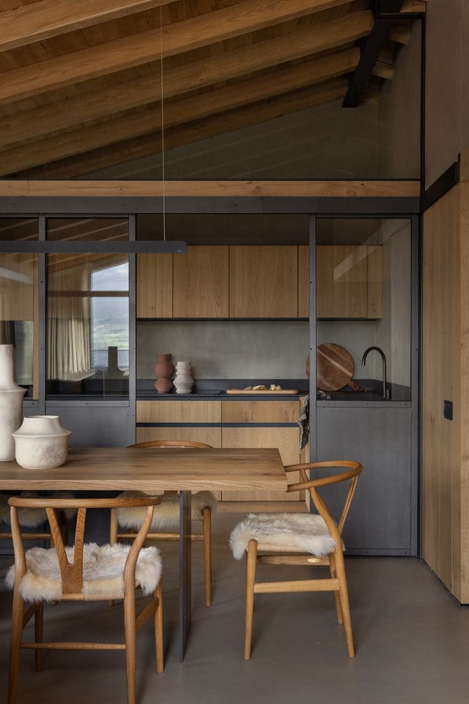 Cocina moderna semiabierta al comedor. 