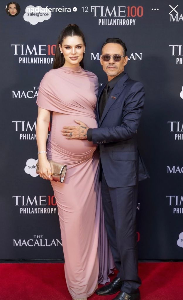 Nadia Ferreira con Marc Anthony en la gala TOME 100 Philanthrophy.