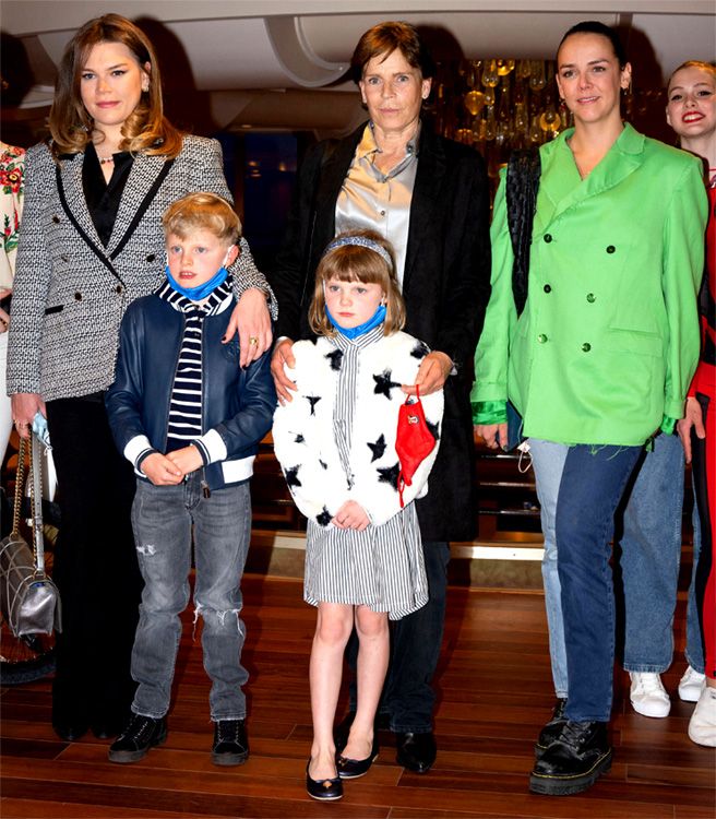 Estefanía de Mónaco, con sus hijas y sus sobrinos en el circo