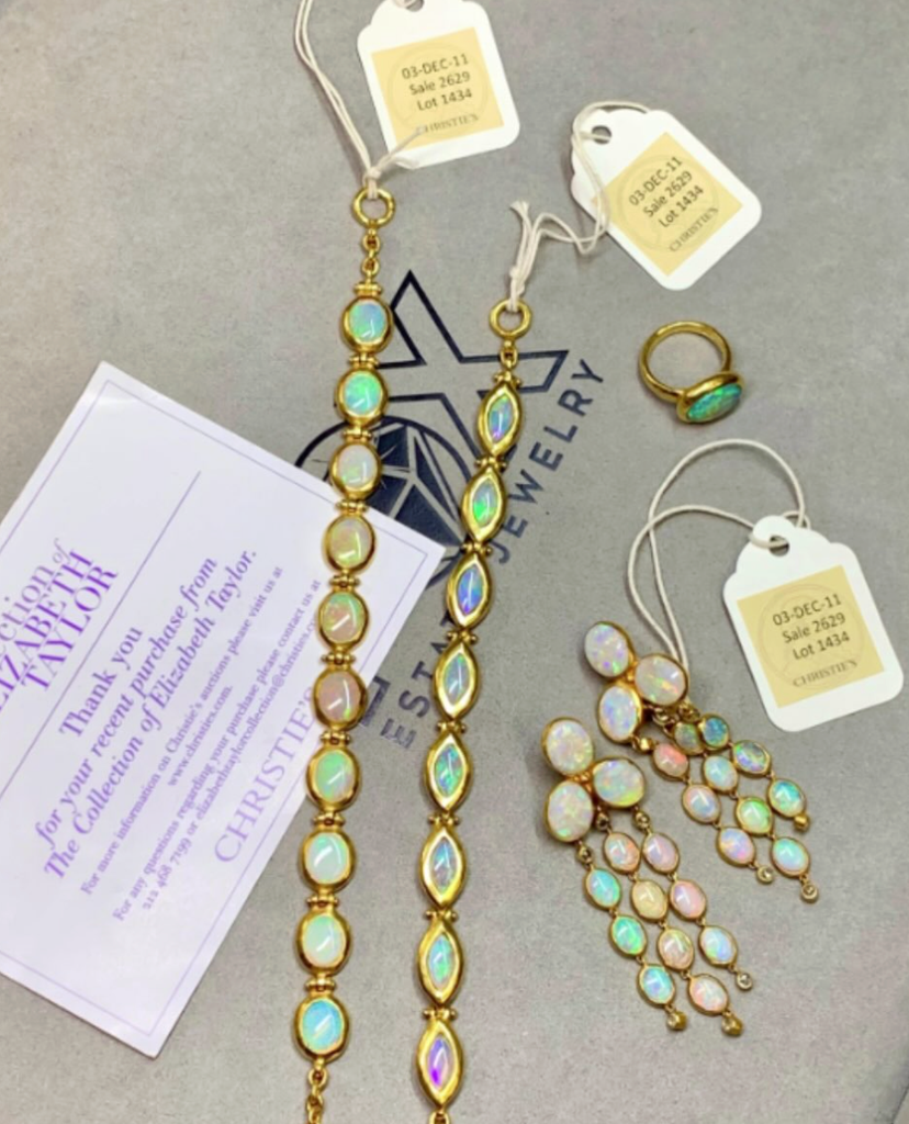 Las joyas que una vez pertenecieron a Elizabeth Taylor, hoy le pertenecen a Taylor Swift. 