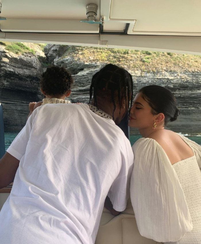 Kylie con su marido y su primera hija 
