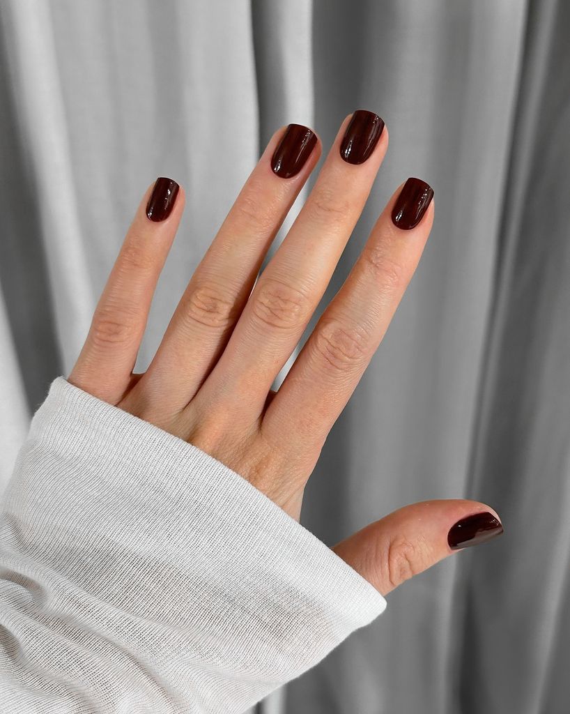 Un color ideal para combinar con joyería dorada.