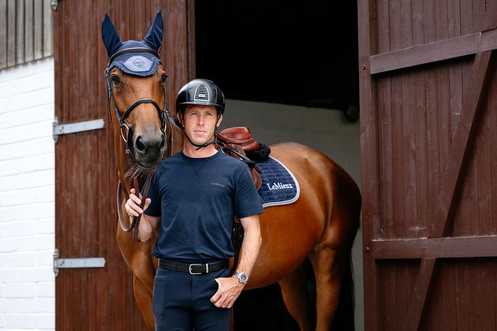 Scott Brash, el reconocido jinete británico y campeón olímpico de salto de obstáculos, conducía el vehículo en el que viajaba Sira Martínez