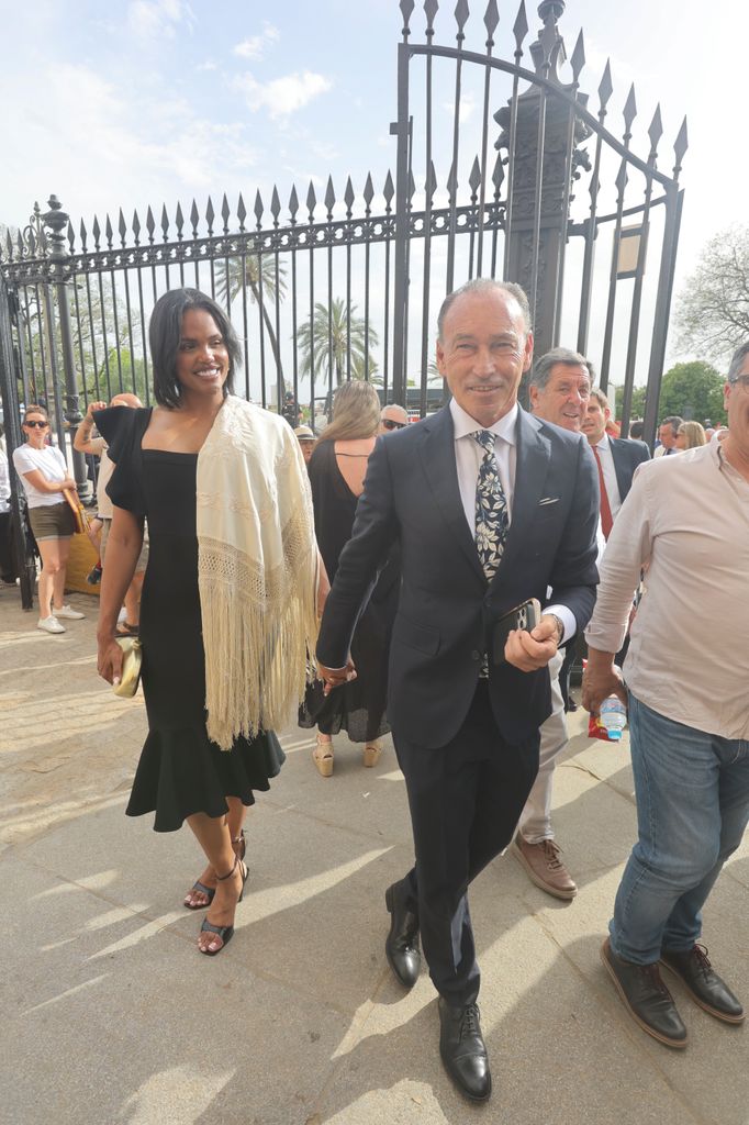 El torero y la cantante, este martes en la capital hispalense