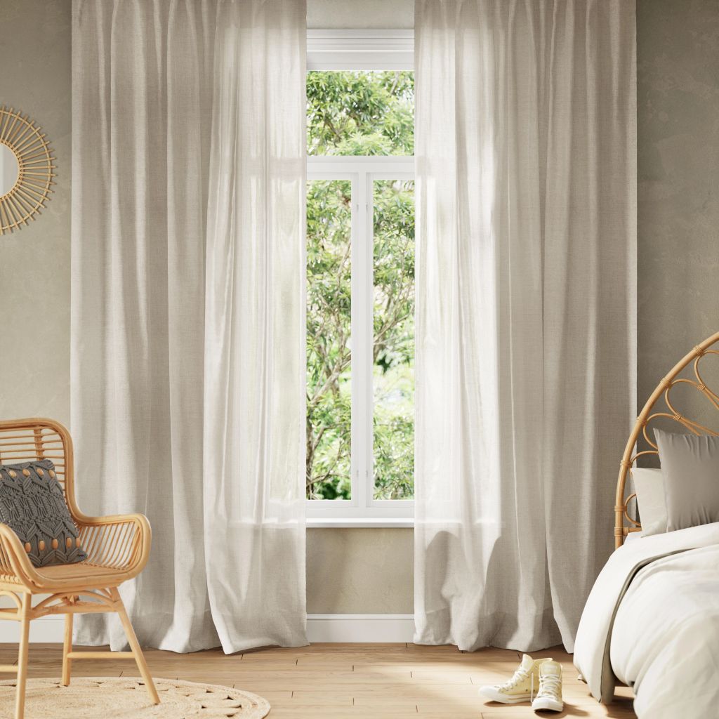 Ventana con cortinas