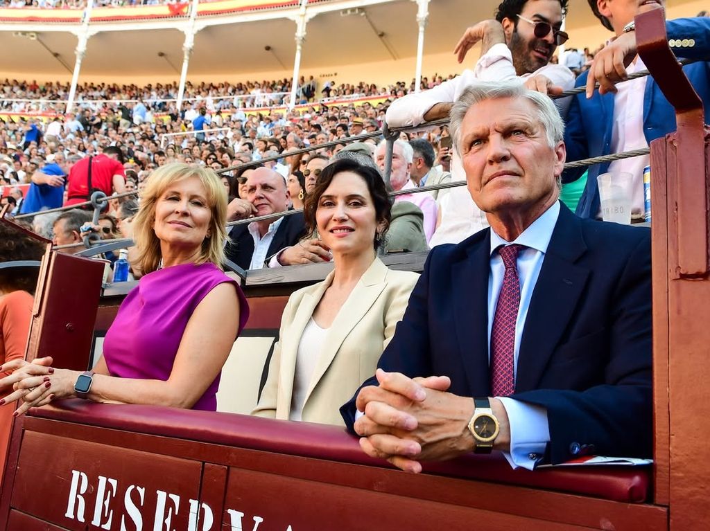 Espartaco, Isabel Díaz Ayuso y María Rey en la Corrida de la Prensa en la Plaza de Toros de Las Ventas 