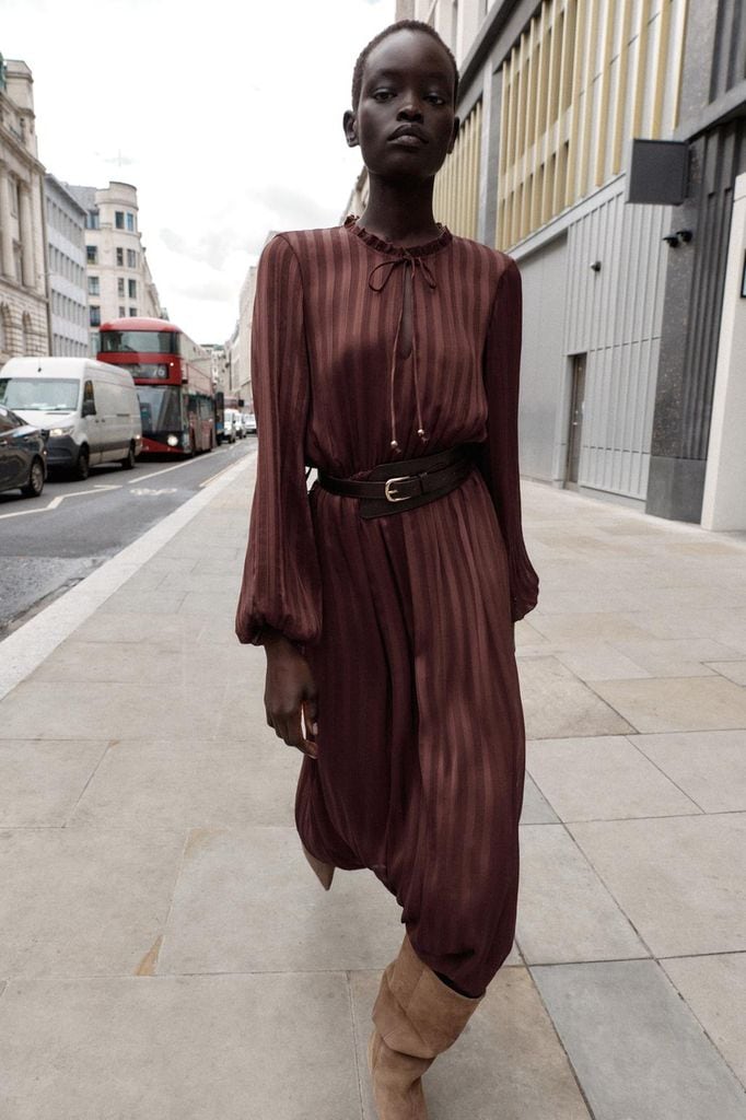 Vestido de boda de invierno de Zara con mangas abullonadas