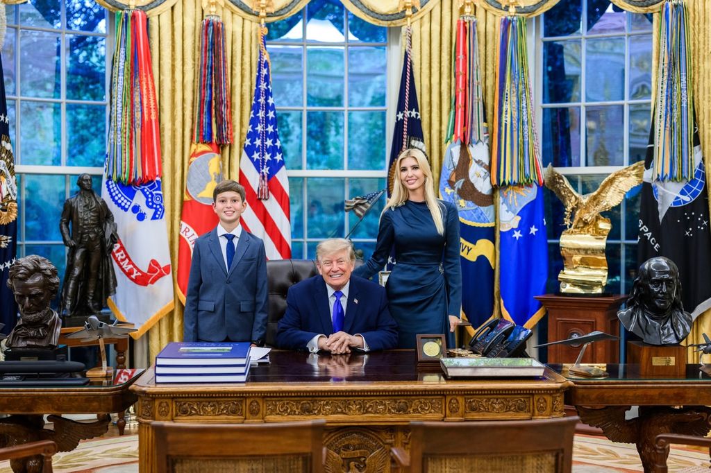Donald Trump recibió a su hija Ivanka y a su nieto Joseph en la Oficina Oval.