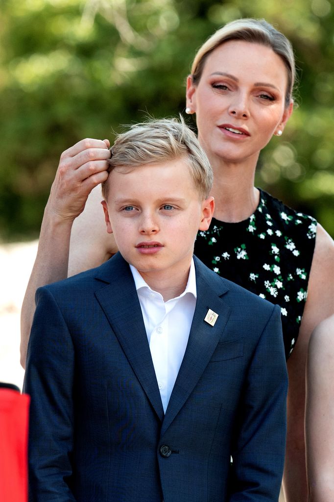 Charlene, pendiente en todo momento de su hijo