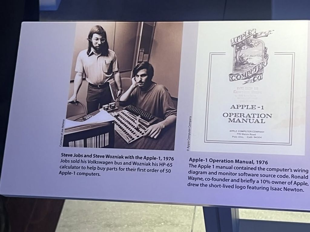 Steve Jobs y Steve Wozniak pasaron a la historia como los grandes nombres de Apple, pero en el documento fundacional también figuraba la firma de Ronald Wayne