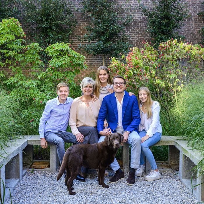 Los príncipes Constantin y Laurentien con sus hijos