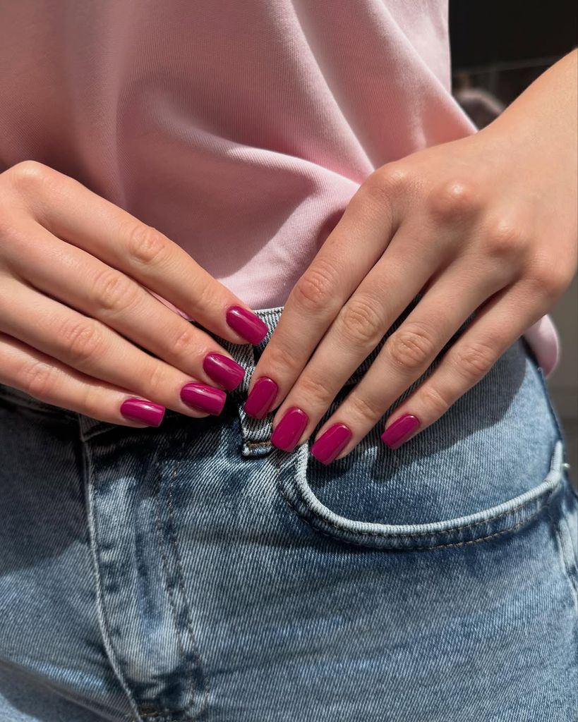 Uñas color frambuesa