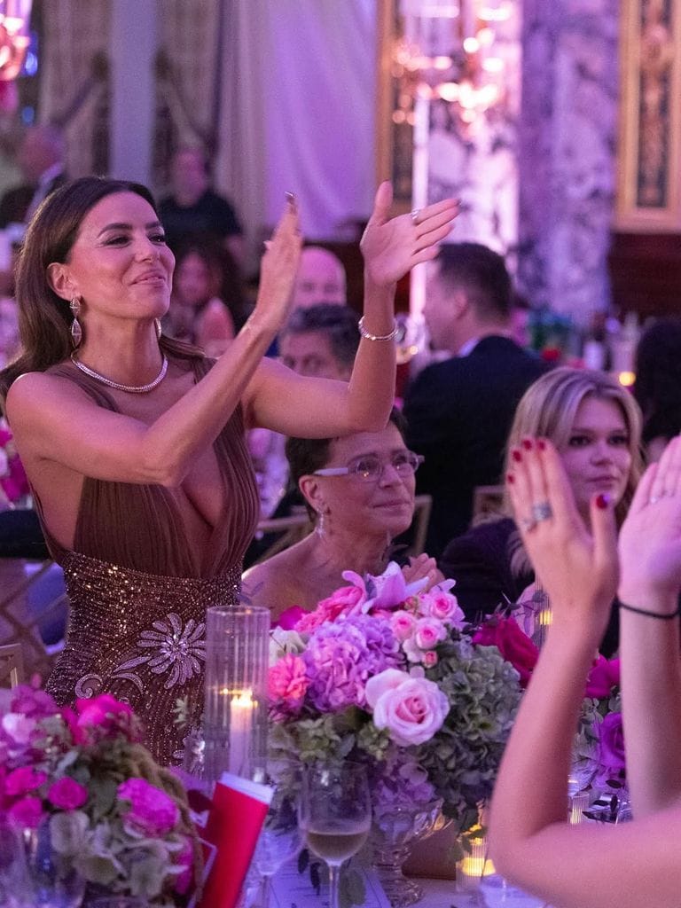 Una imagen de la mesa presidencial, con Eva Longoria, Estefanía de Mónaco y Camille Gottlieb