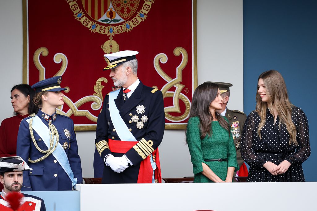 Los Reyes y sus hijas en el desfile del 12 de octubre de 2025
