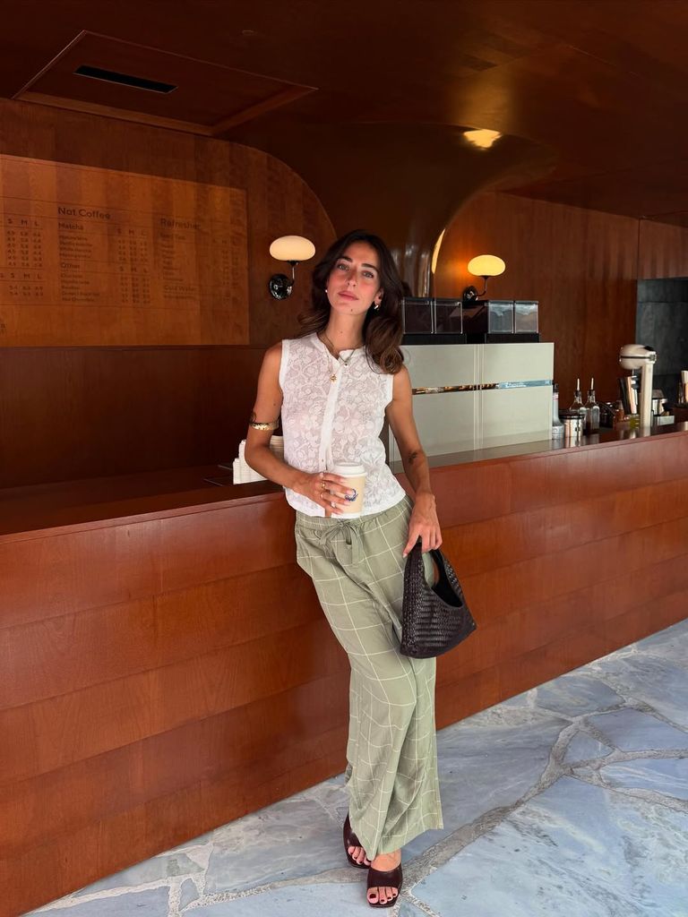 Look de verano con pantalón de pijama