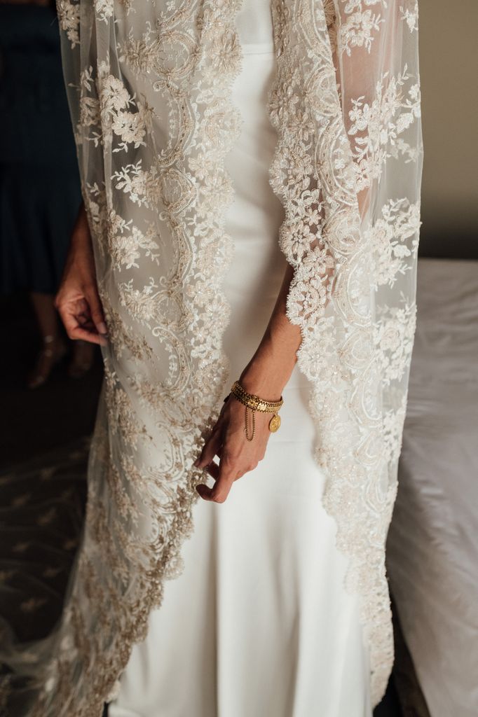 Capa de novia de encaje