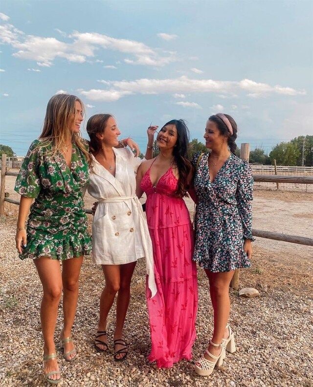 Gabriela Toral con las hermanas Pombo