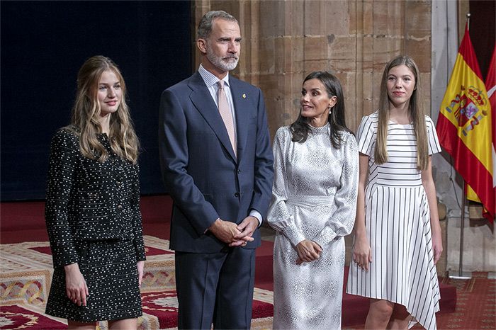 Los Reyes con Leonor y Sofía