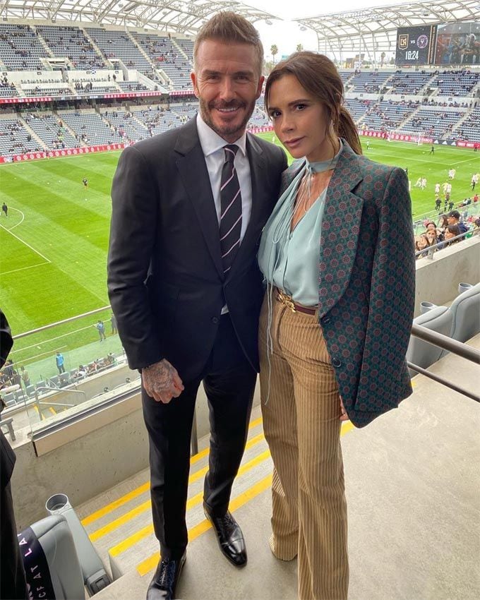 Victoria Beckham chaqueta y pantalón pana