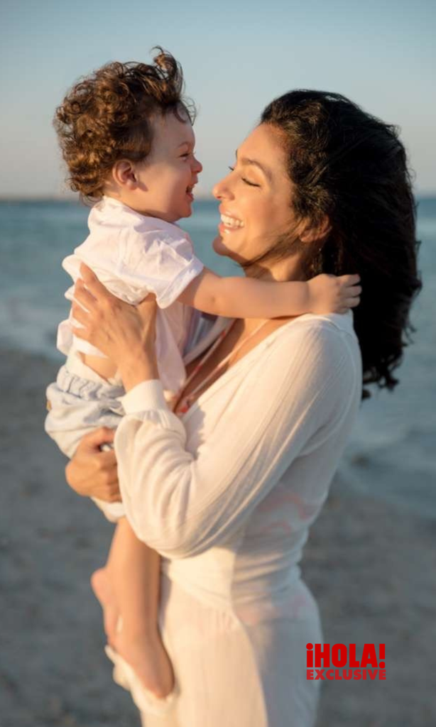 Vanessa Lyon con el pequeño León.