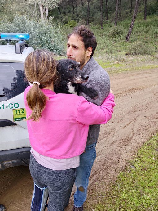 Uno de los rescatista sugirió llevar a una perrita para que él siguiera su instinto 