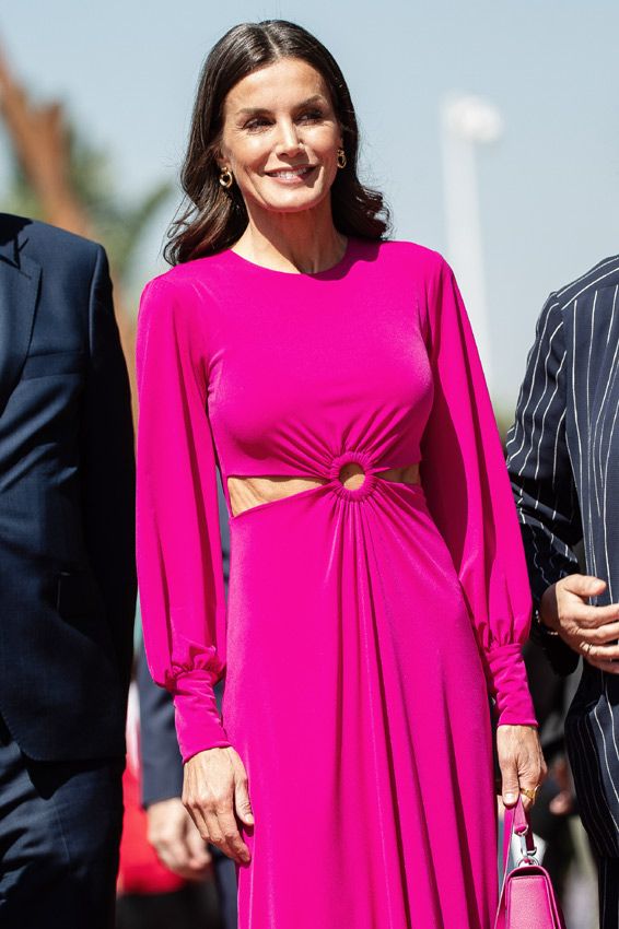 Reina Letizia: sorprende con su look